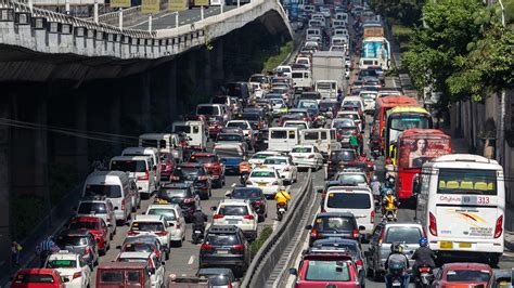MMDA to resume uniform light truck ban along EDSA .